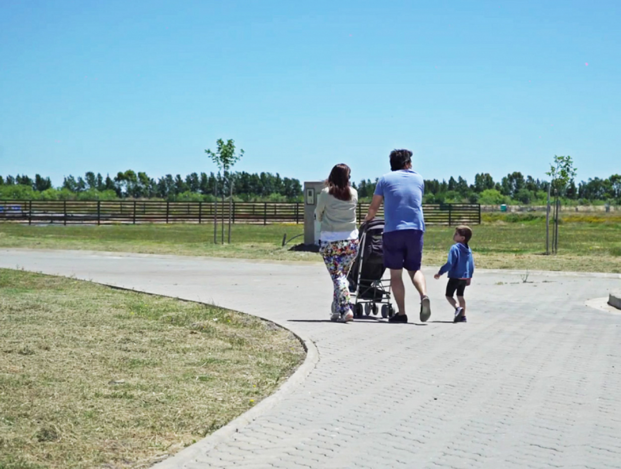 ¡OPORTUNIDAD! Lotes en venta en Barrio Villalobos - A laguna - 