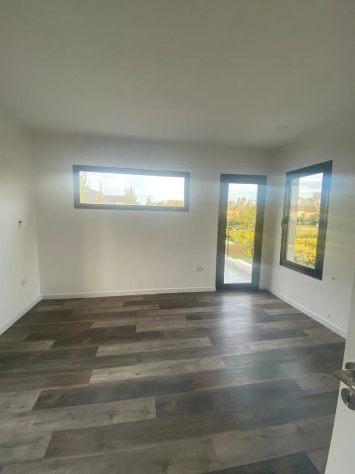 Preciosa casa 5 ambientes en barrio cerrado Las Acacias