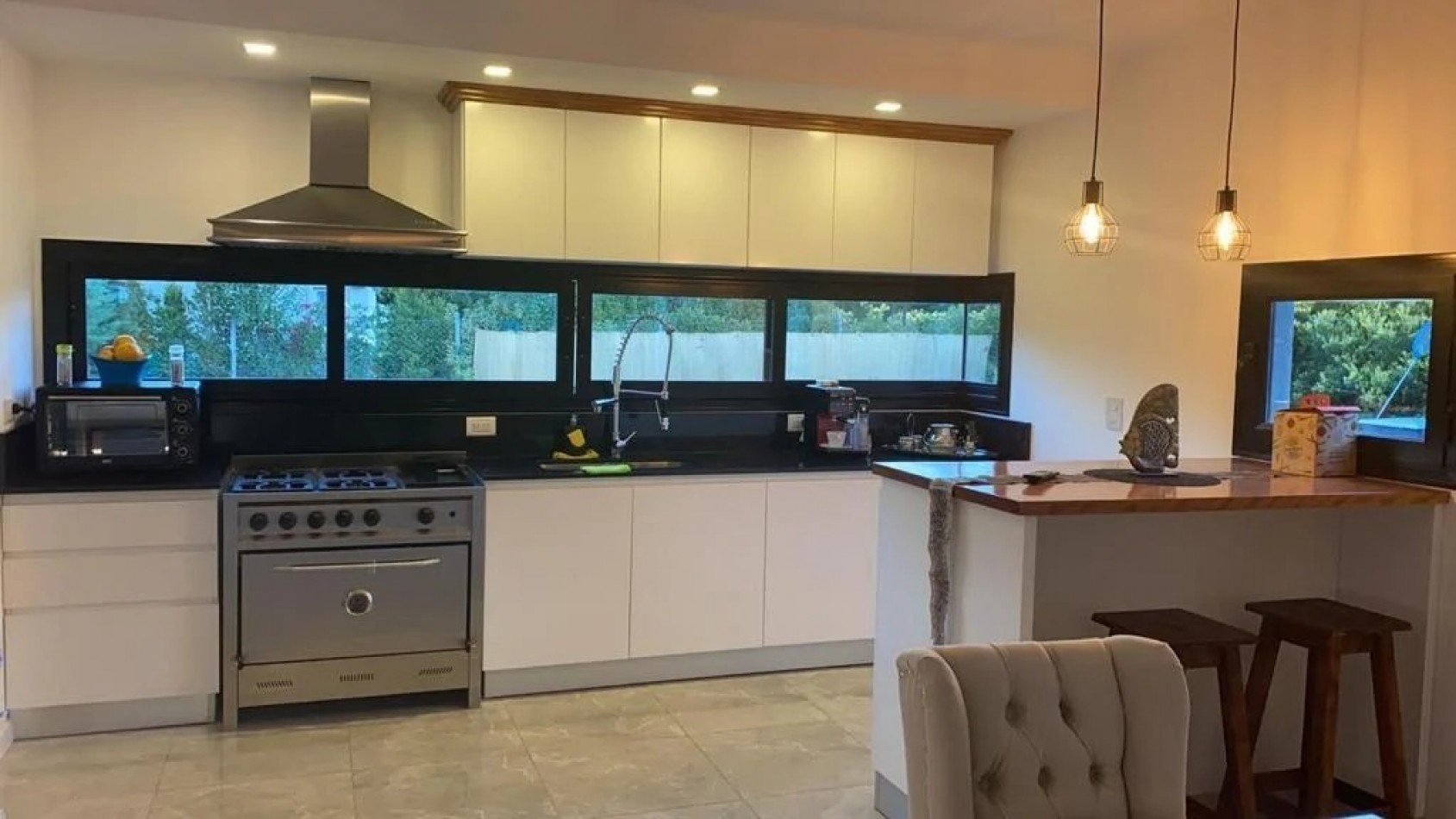 Preciosa casa 5 ambientes en barrio cerrado Las Acacias