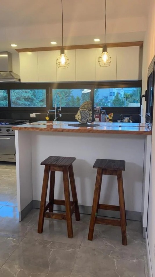 Preciosa casa 5 ambientes en barrio cerrado Las Acacias