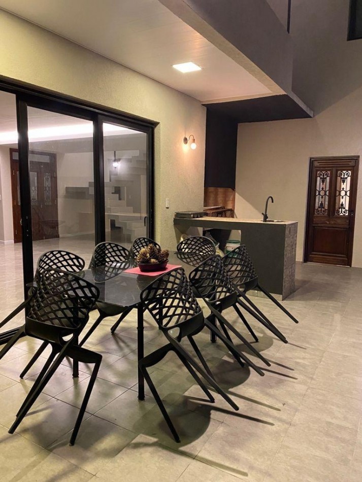 Preciosa casa 5 ambientes en barrio cerrado Las Acacias