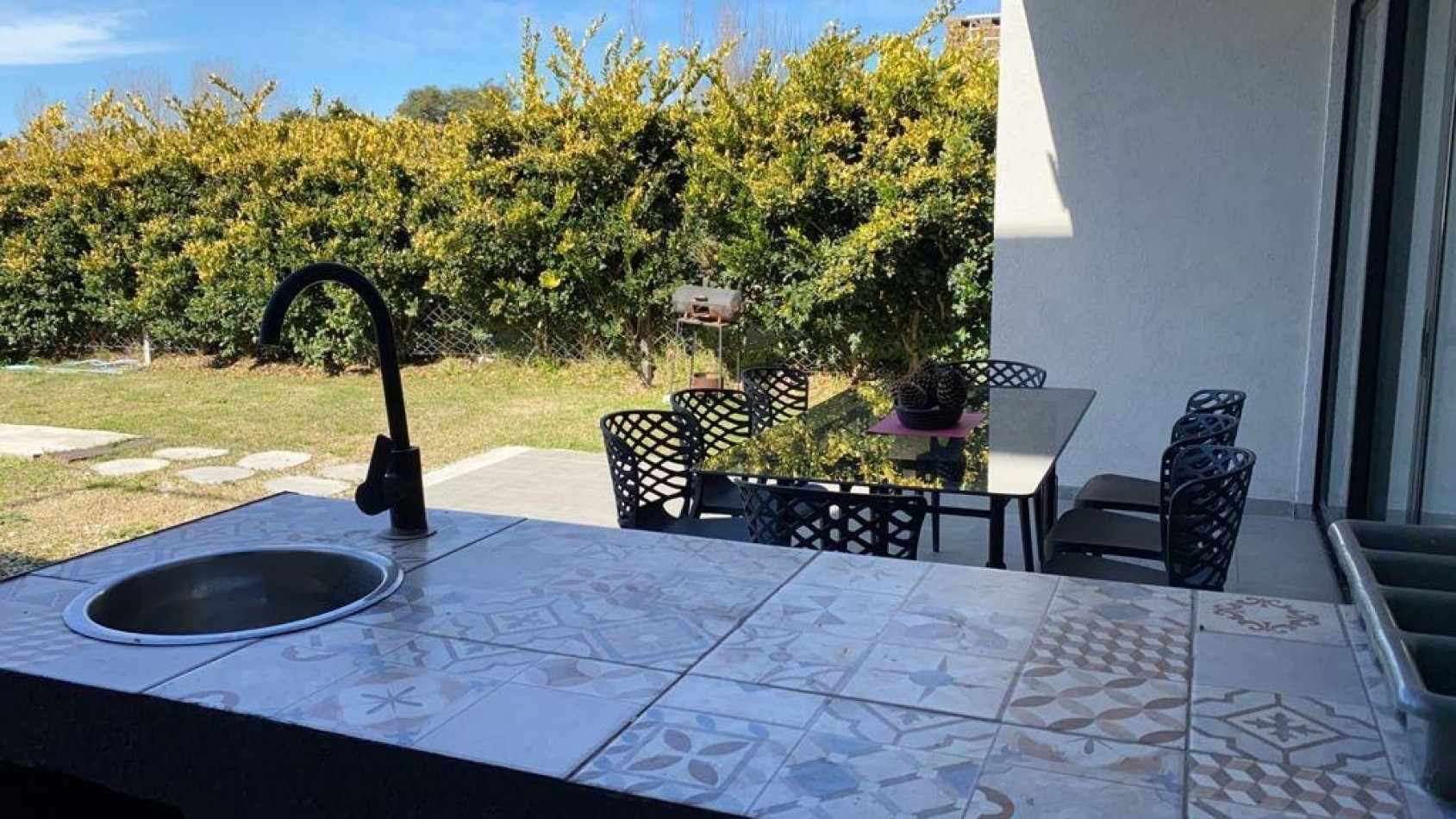 Preciosa casa 5 ambientes en barrio cerrado Las Acacias