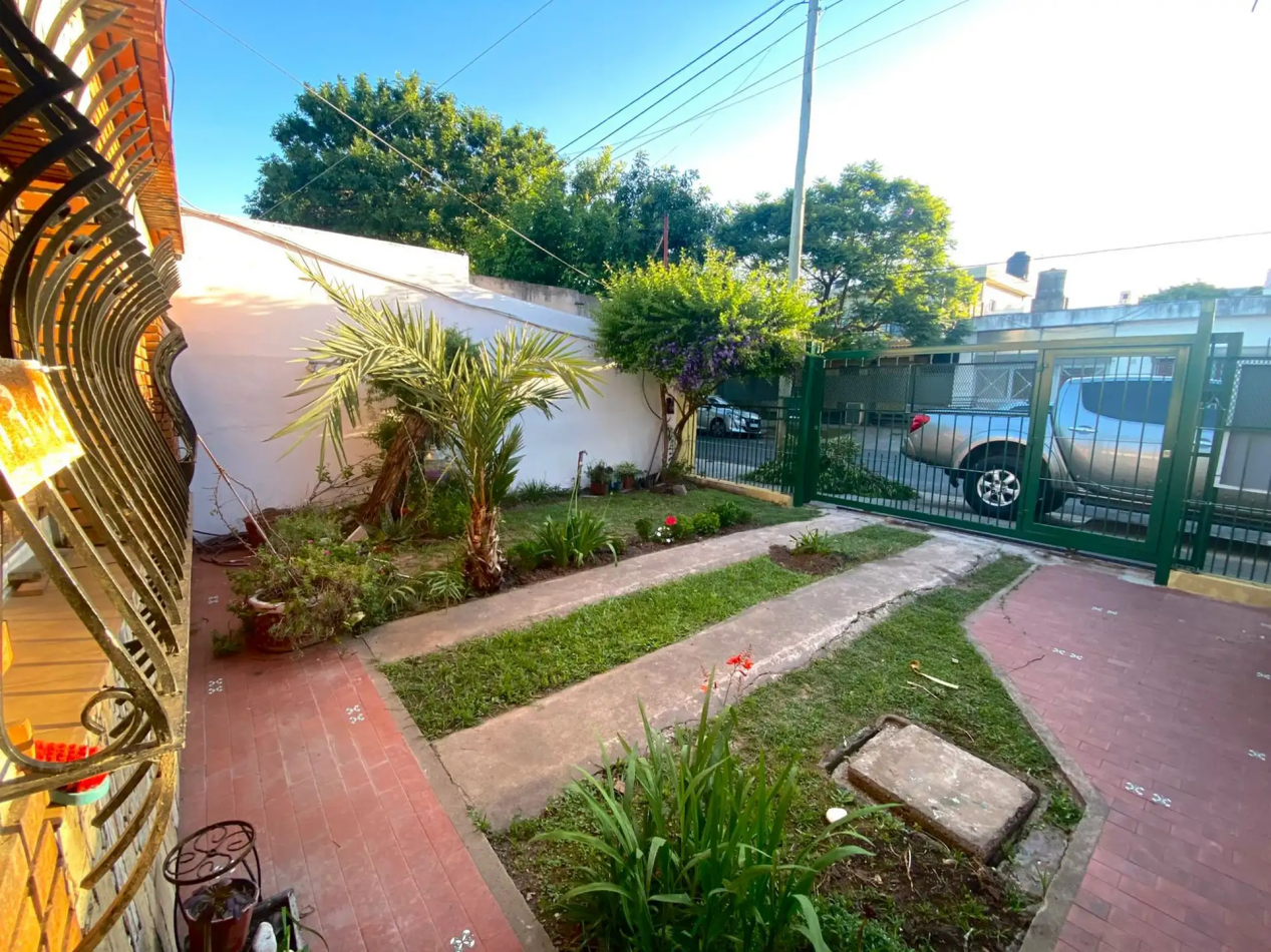 Casa ideal inversor o desarrollador en Berazategui 