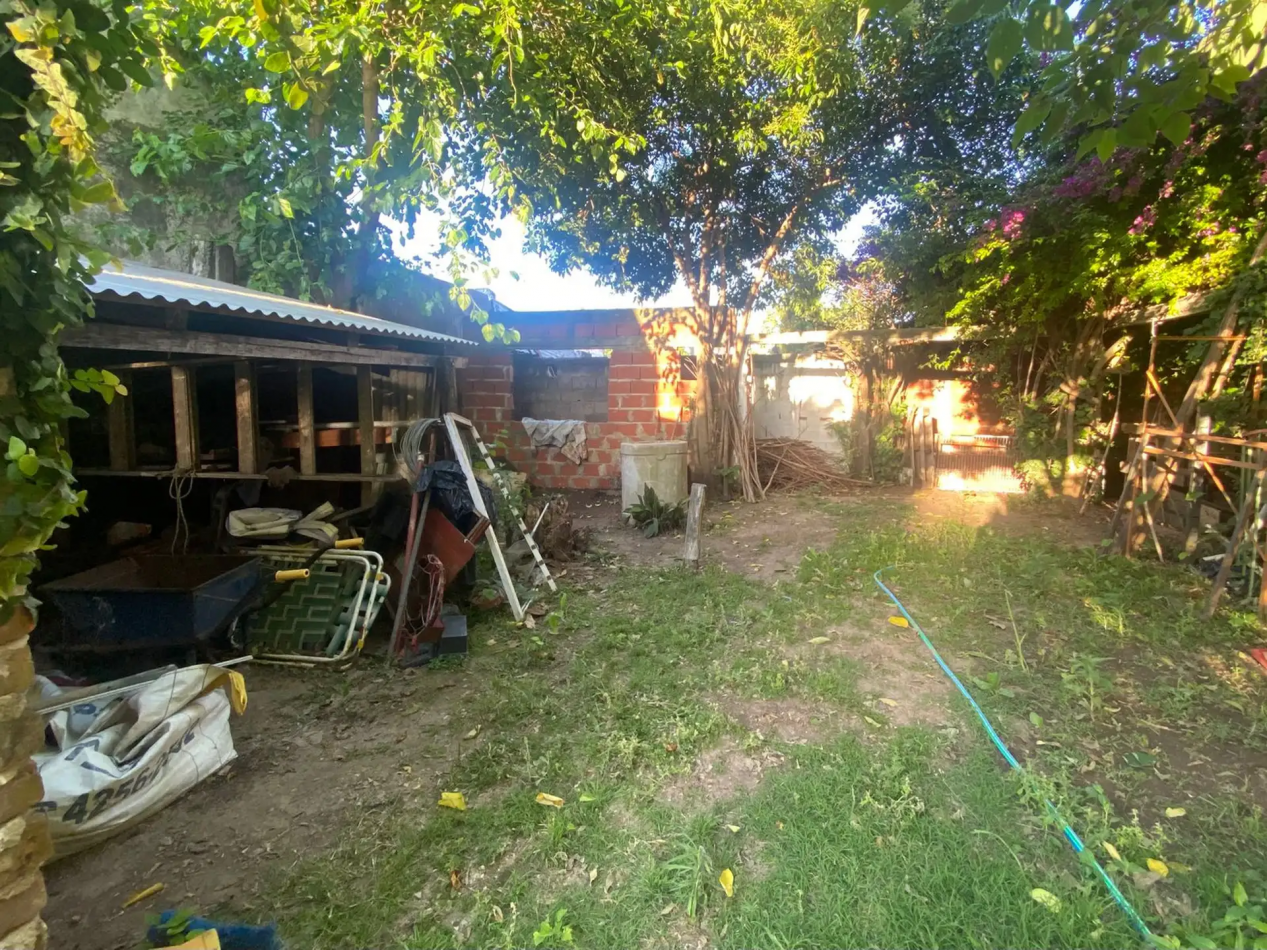 Casa ideal inversor o desarrollador en Berazategui 