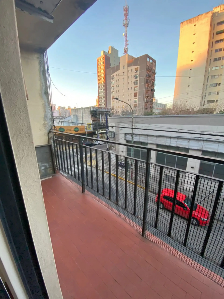 DEPARTAMENTO DOS AMBIENTES EN QUILMES CENTRO - ¡APTO USO PROFESIONAL Y VIVIENDA!