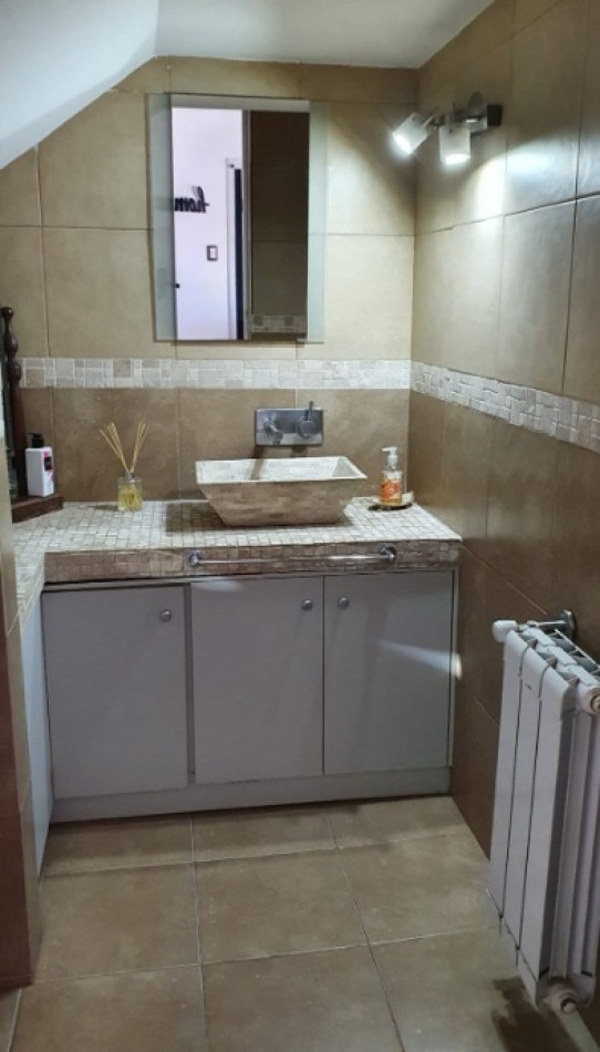 CASA 4 AMBIENTES CON PISCINA EN VENTA EN QUILMES OESTE - ¡APTO CREDITO! 
