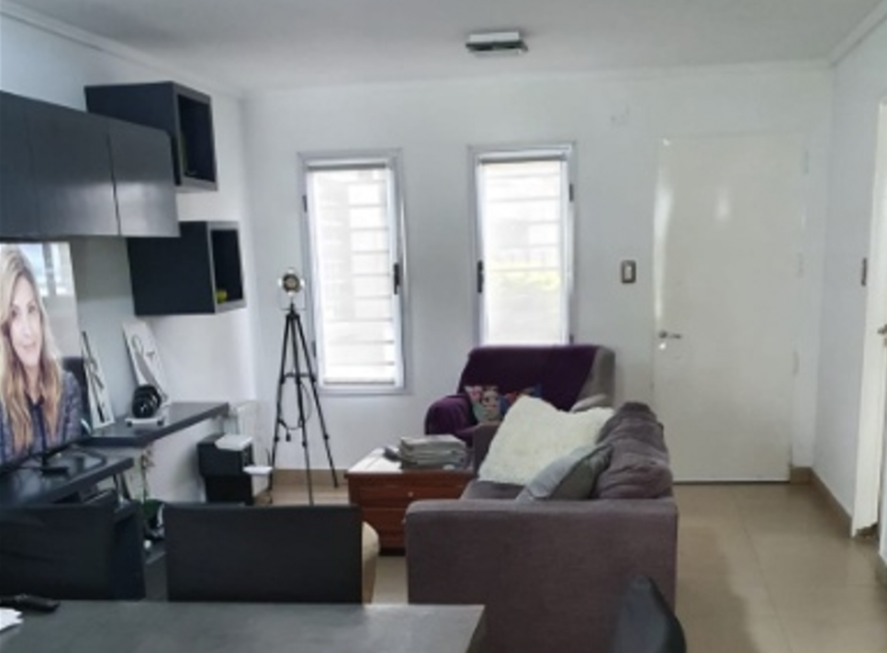 CASA 4 AMBIENTES CON PISCINA EN VENTA EN QUILMES OESTE - ¡APTO CREDITO! 