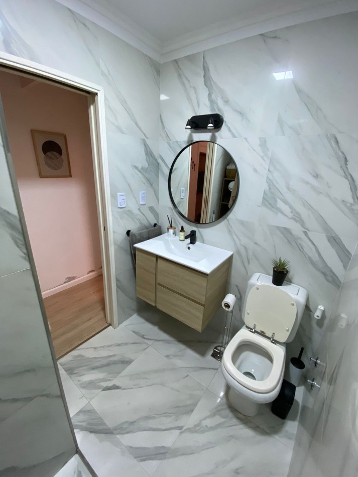 Imperdible casa 2 ambientes con patio y cochera en Barrio Parque Bernal ¡Excelente estado!