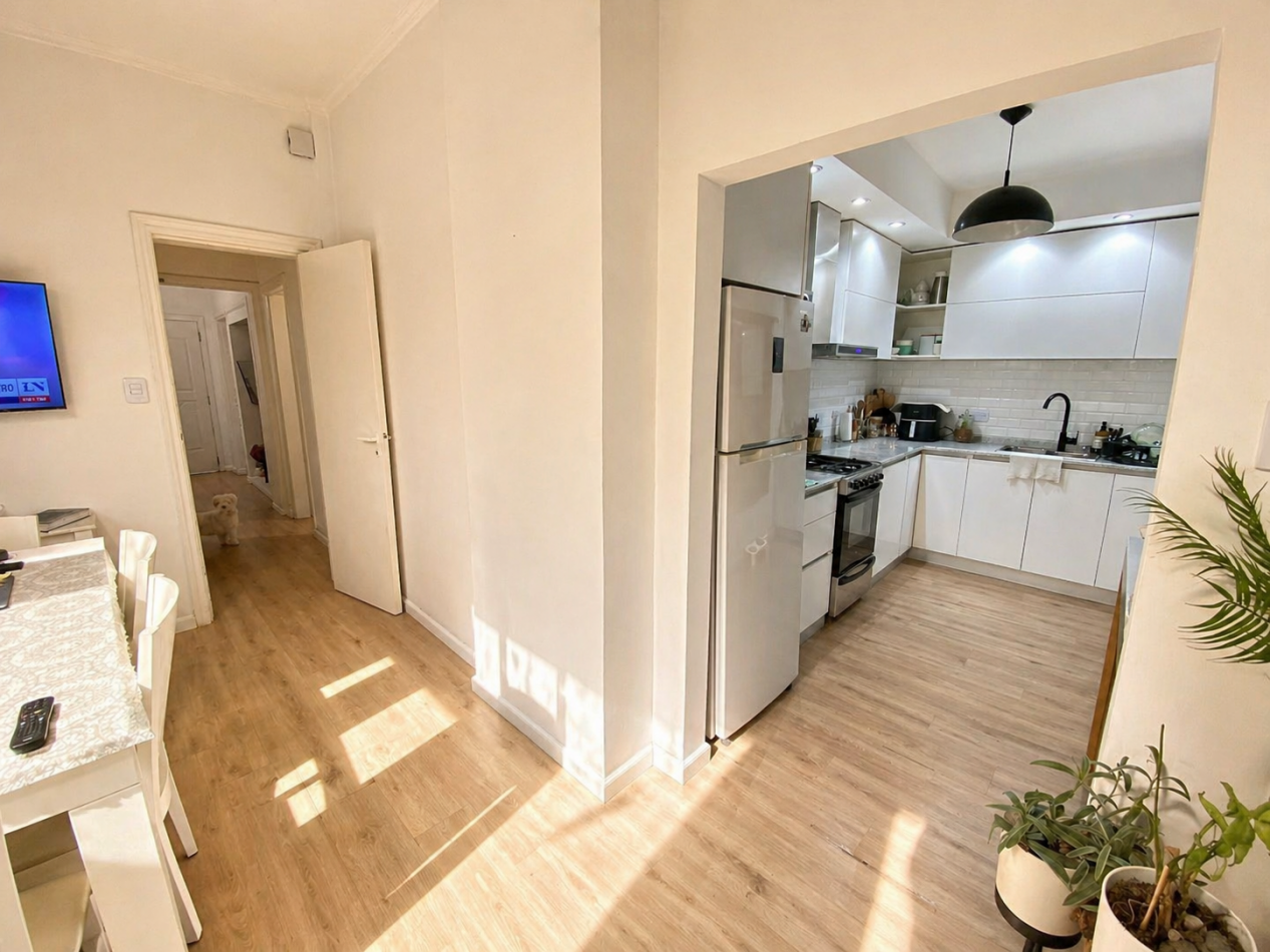 Imperdible casa 2 ambientes con patio y cochera en Barrio Parque Bernal ¡Excelente estado!