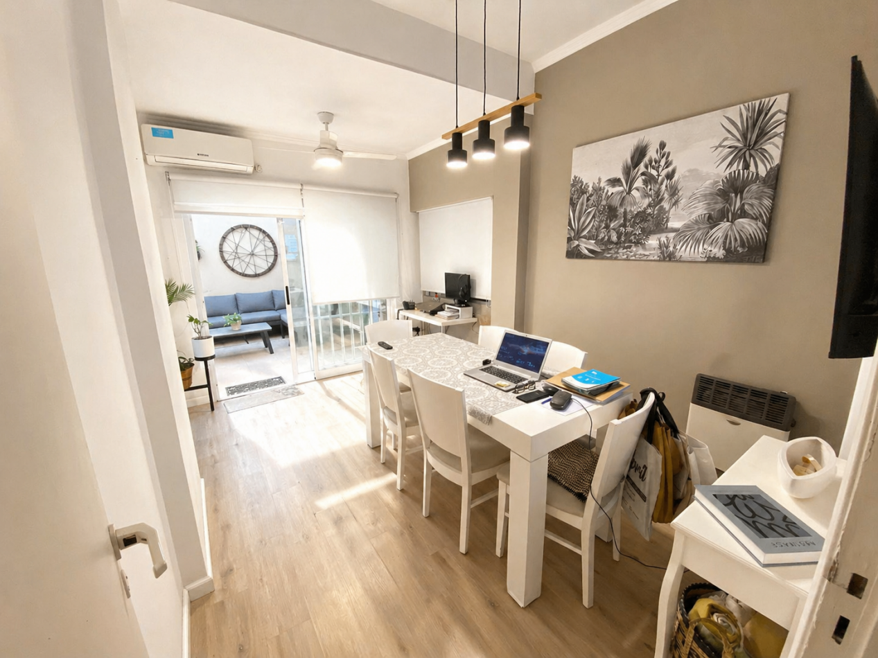Imperdible casa 2 ambientes con patio y cochera en Barrio Parque Bernal ¡Excelente estado!