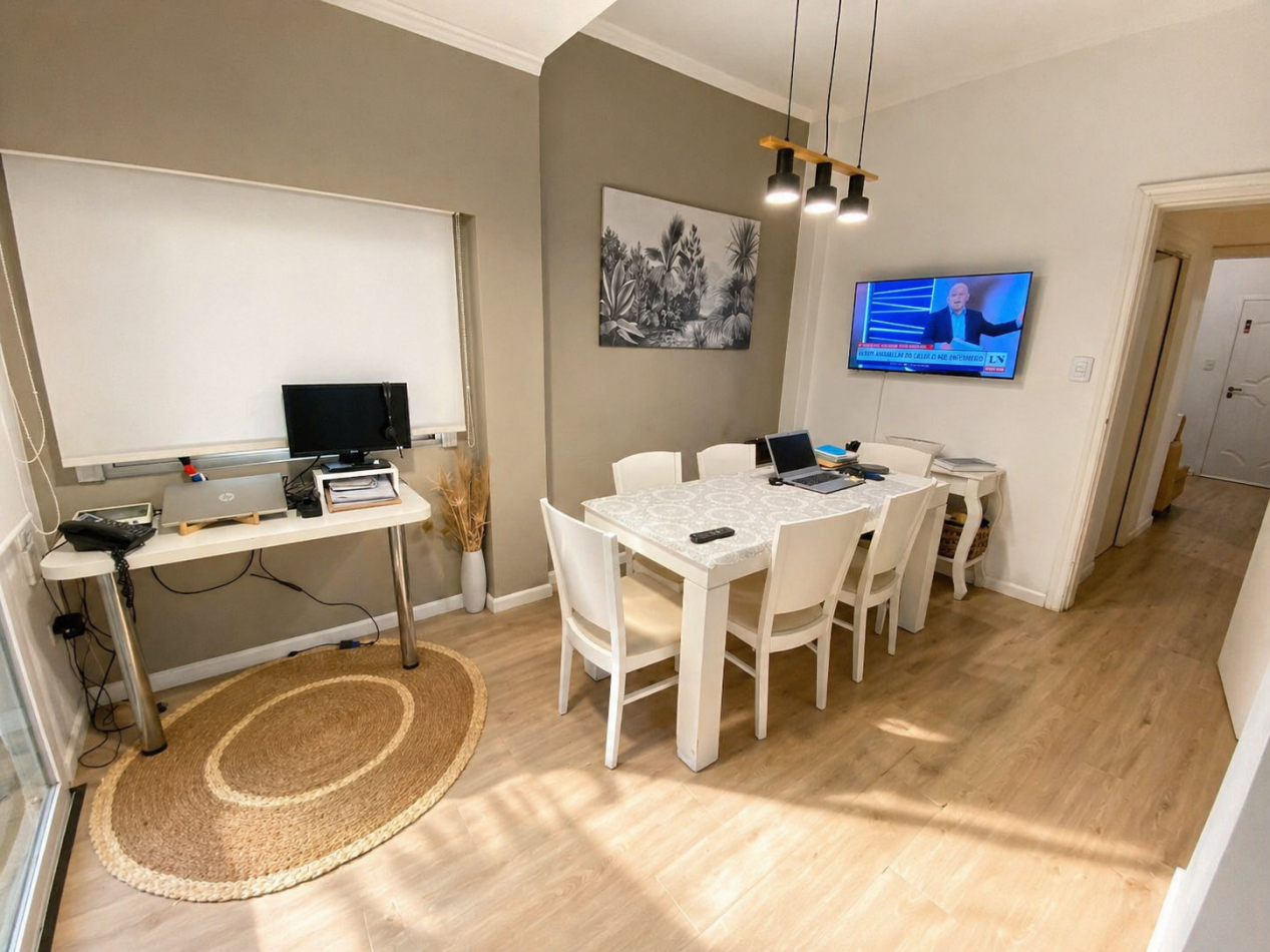 Imperdible casa 2 ambientes con patio y cochera en Barrio Parque Bernal ¡Excelente estado!