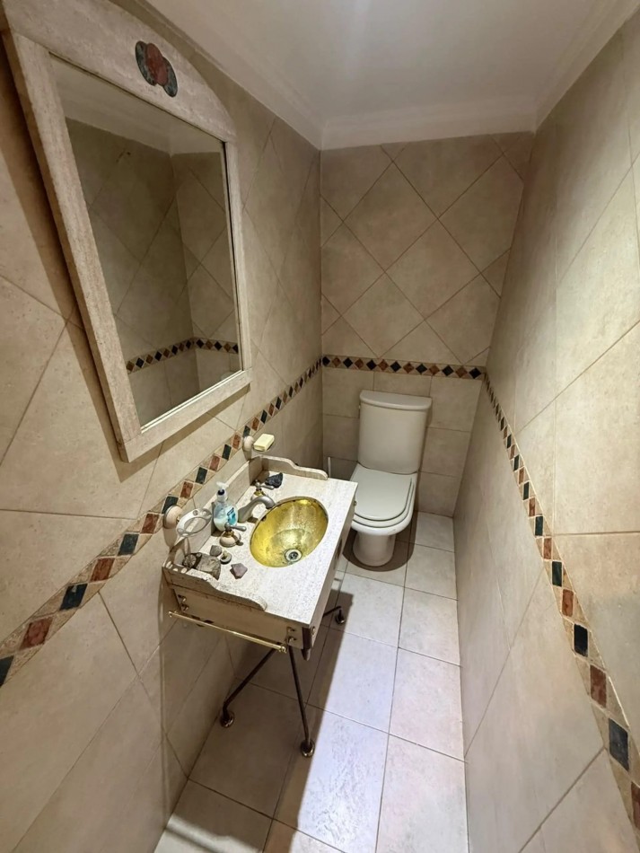 CHALET TRES AMBIENTES CON PATIO Y TERRAZA EN BARRIO LOS CEDROS