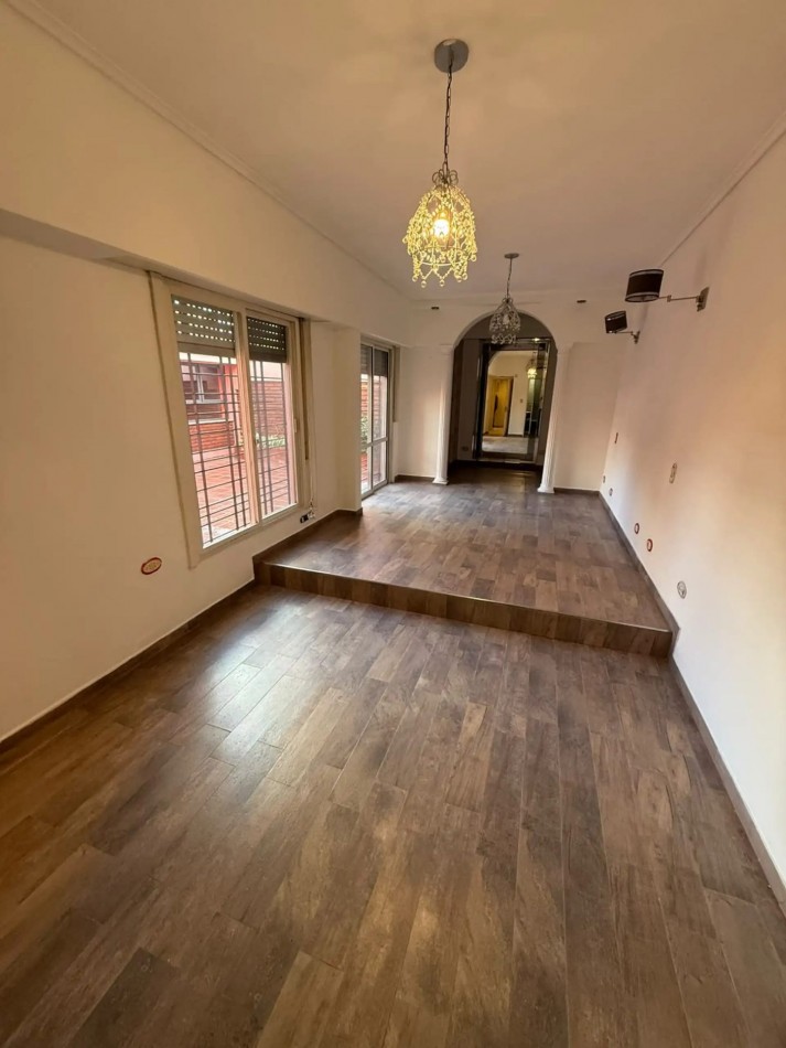 CHALET TRES AMBIENTES CON PATIO Y TERRAZA EN BARRIO LOS CEDROS