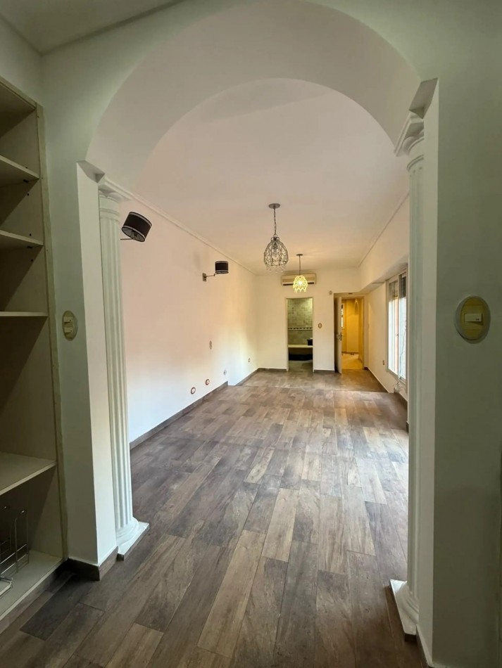 CHALET TRES AMBIENTES CON PATIO Y TERRAZA EN BARRIO LOS CEDROS