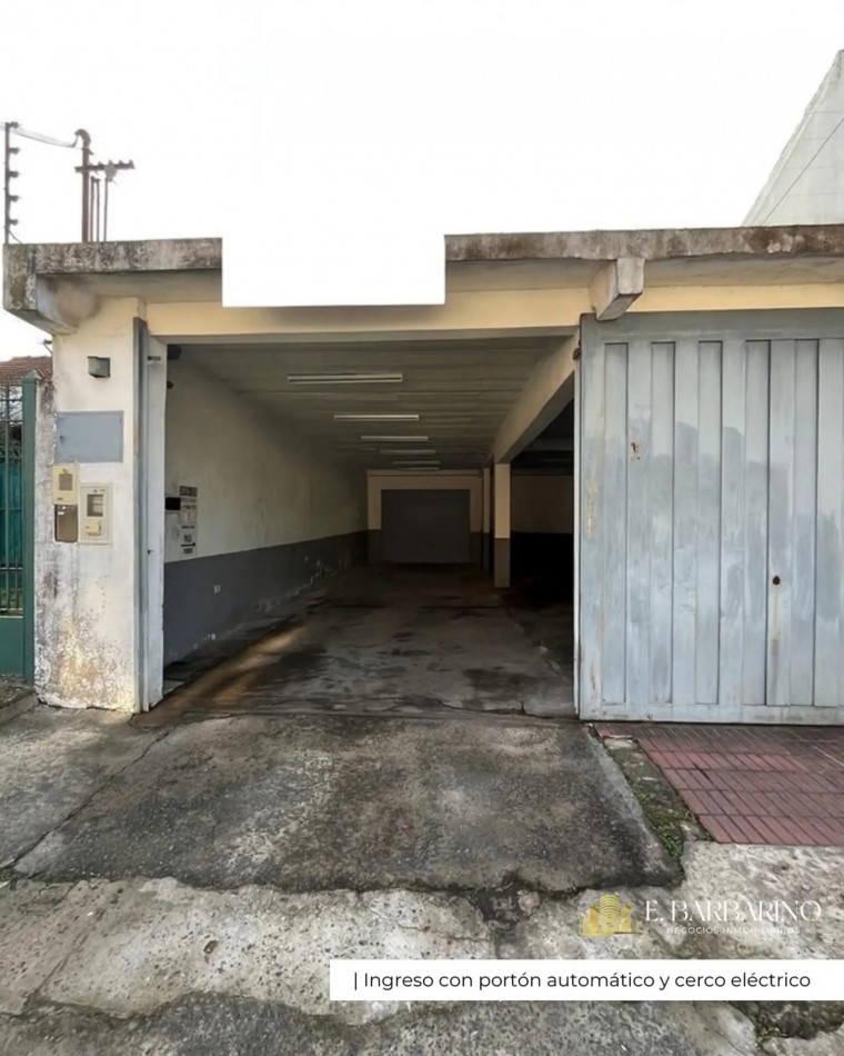 GALPON DE 210 M2 APROX. IMPECABLE Y AMPLIO EN BERNAL OESTE
