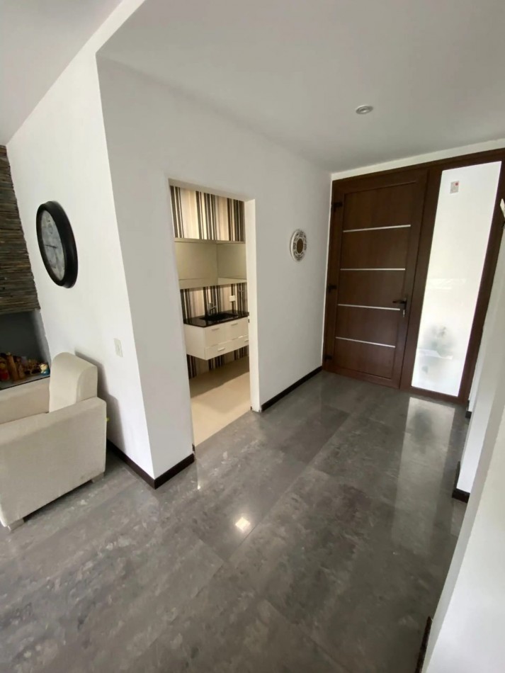 CASA EN ALQUILER CINCO AMBIENTES - ALTOS DE HUDSON II