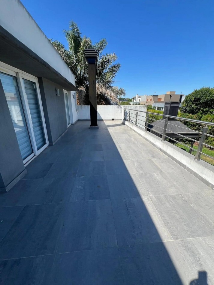 CASA EN ALQUILER CINCO AMBIENTES - ALTOS DE HUDSON II