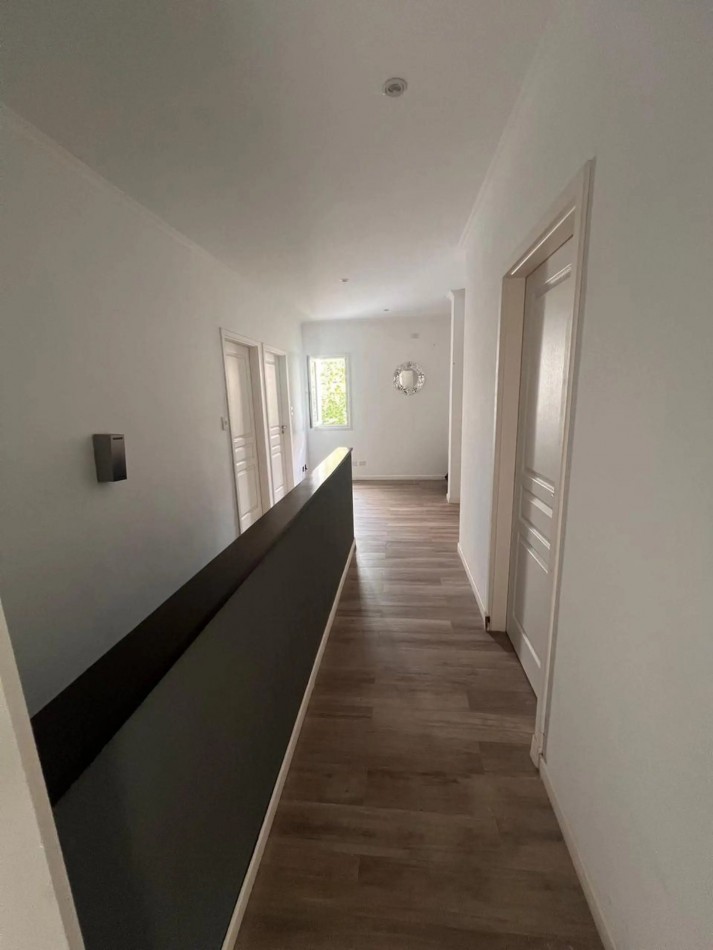 CASA EN ALQUILER CINCO AMBIENTES - ALTOS DE HUDSON II