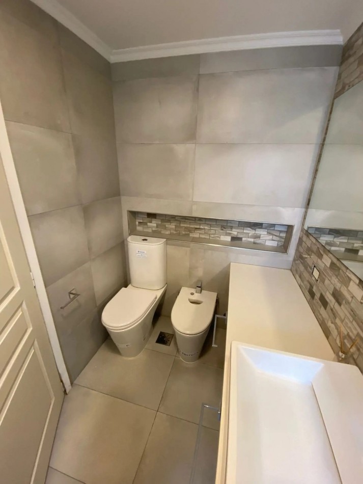 CASA EN ALQUILER CINCO AMBIENTES - ALTOS DE HUDSON II