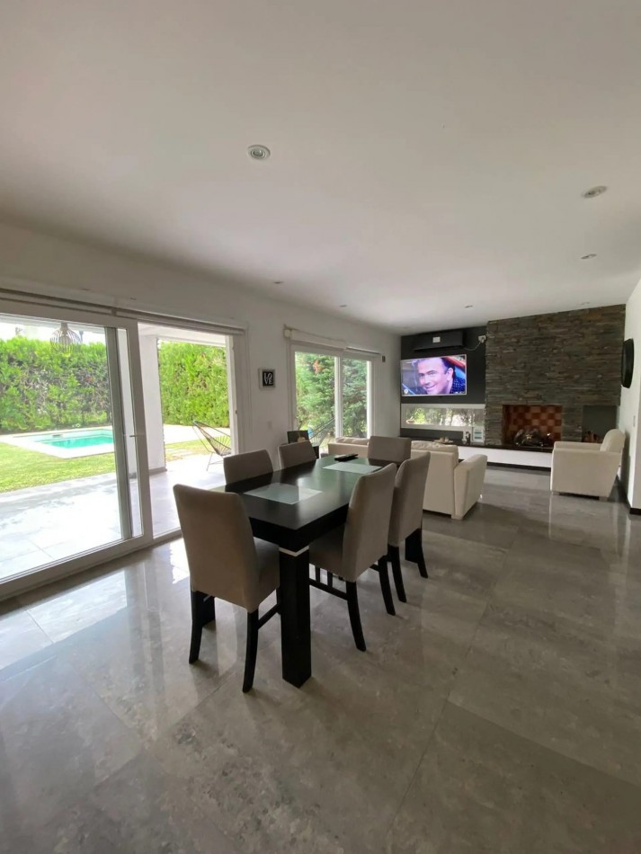 CASA EN ALQUILER CINCO AMBIENTES - ALTOS DE HUDSON II