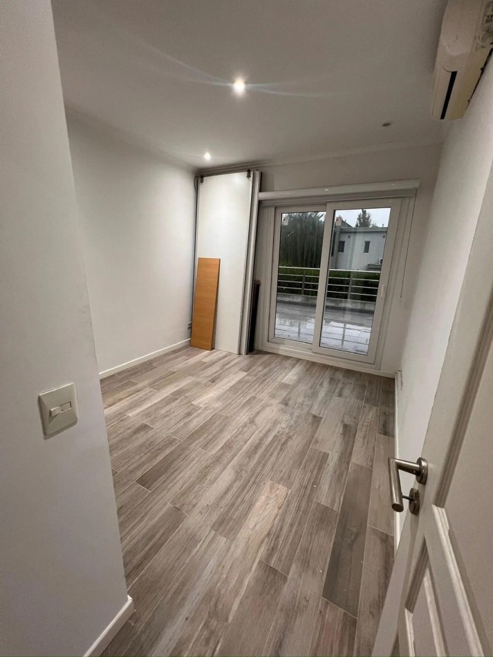 CASA EN ALQUILER CINCO AMBIENTES - ALTOS DE HUDSON II