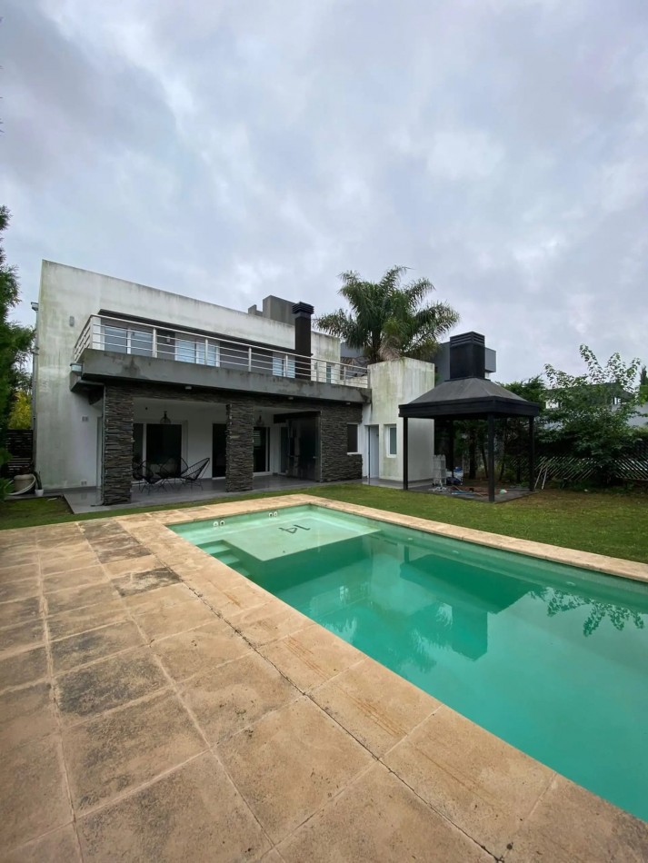 CASA EN ALQUILER CINCO AMBIENTES - ALTOS DE HUDSON II
