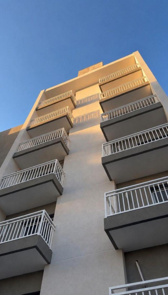 ¡DEPARTAMENTO SEMIPISO IMPERDIBLE EN VENTA EN QUILMES!