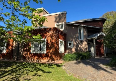 Impecable propiedad en Abril Club de Campo 