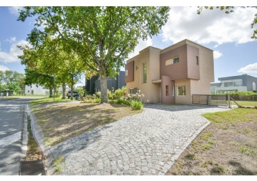 Casa en venta 5 ambientes en Fincas de Hudson