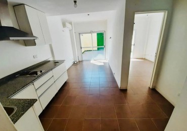Departamento 2 ambientes en Quilmes Centro con patio ¡APTO PROFESIONAL/COMERCIAL!
