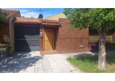 Casa 4 ambientes en venta en Bernal - APTA CREDITO
